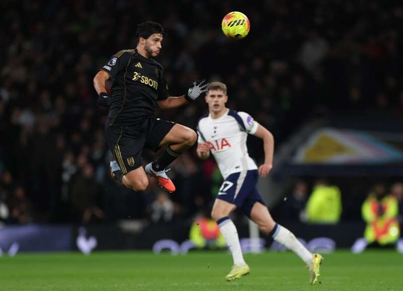 <b>Sóknarmaður: Raul Jimenez (Fulham)</b> - Skoraði tvö í 3-1 útisigri gegn Sunderland.