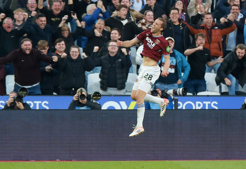 <b>Miðjumaður: Tomas Soucek (West Ham)</b> - Skoraði í 2-1 sigri gegn Everton.