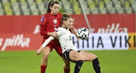 Dæmdur fyrir að eltihrella leikmann Liverpool