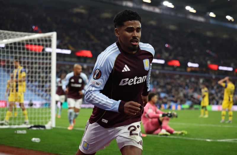 <b>Varnarmaður: Ian Maatsen (Aston Villa)</b> - Með hættulegar fyrirgjafir og hélt Harvey Barnes í skefjum.