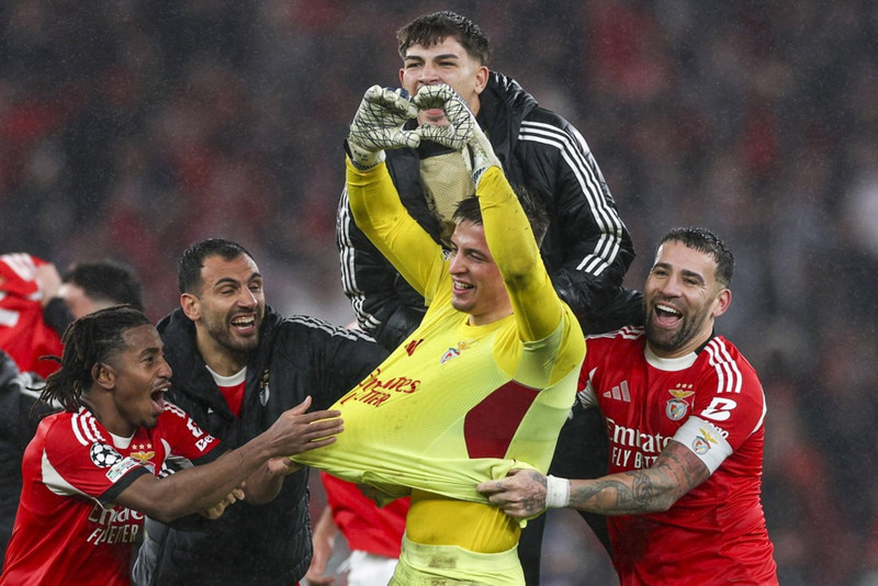 Mark frá markverðinum Anatoliy Trubin í uppbótartíma kom Benfica áfram.