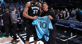 James til Minnesota (Staðfest) - Fór beint á NBA leik