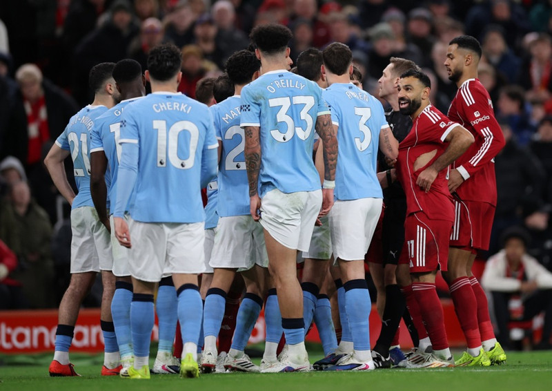 Úr stórleik Liverpool og Manchester City í gær.