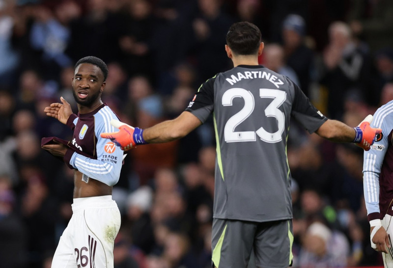 <b>Lamare Bogarde (Aston Villa)</b> - Miðjumaður sem leysir af og til hægri bakvörðinn. Gerði það einmitt með mikilli prýði í sigri gegn Brighton.