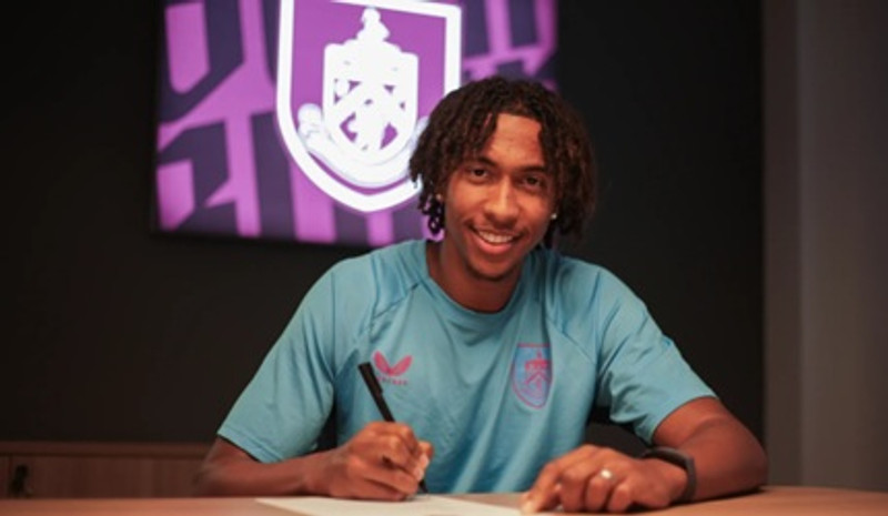 <b>Varnarmaður: Bashir Humphreys (Burnley)</b> - Frábær í endurkomusigri Burnley, varnarlega og sóknarlega.