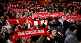 England í dag - Liverpool á heimavelli og City til Leeds
