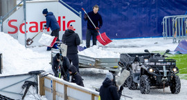 Í yfirvinnu að moka snjó fyrir heimsókn Inter