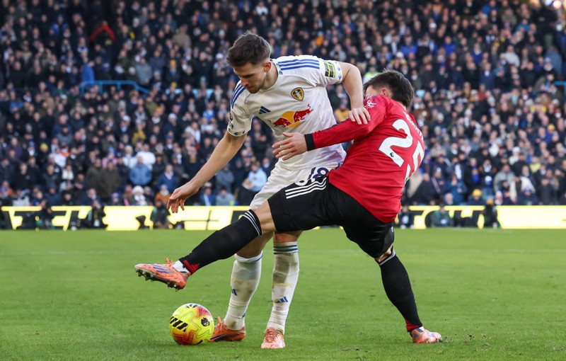 <B>Miðjumaður: Anton Stach (Leeds)</b> - Skoraði úr aukaspyrnu í 1-1 jafntefli gegn Aston Villa.