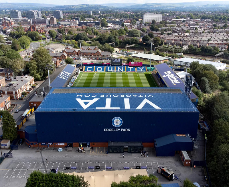 Edgeley Park er heimavöllur Stockport og tekur tæplega 11 þúsund manns í sæti.