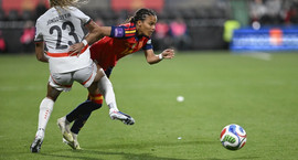 Sjáðu furðulegt atvik úr landsleiknum í kvöld -...