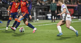 Einkunnir Íslands - Heimsmeistararnir aðeins of stór...