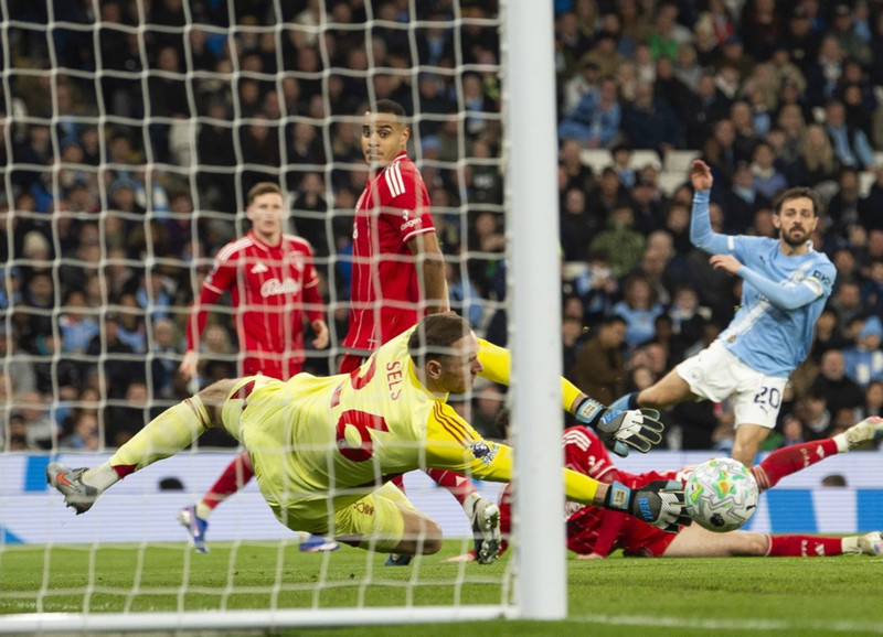 <b>Markvörður: Matz Sels (Nottingham Forest)</b> - Gat ekkert gert í mörkunum sem Manchester City skoraði en átti risastóran þátt í því að koma stiginu yfir línuna í 2-2 jafntefli.
