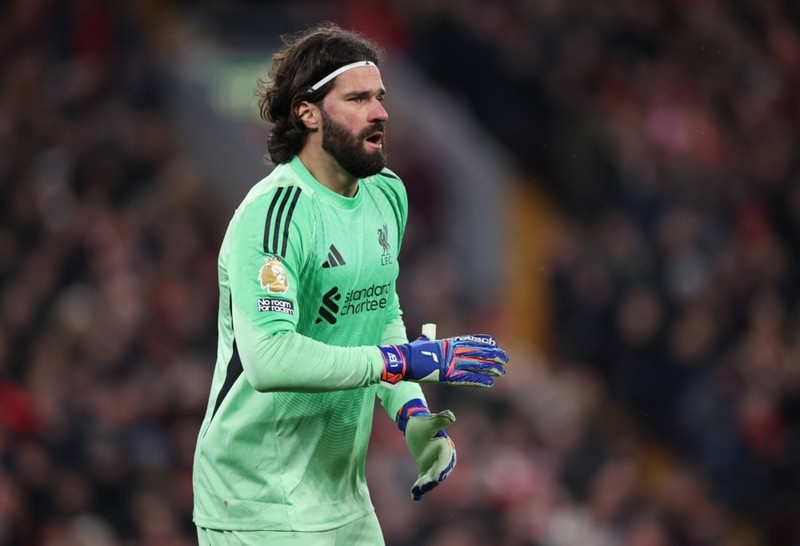 Leao og Bowen orðaðir við Man Utd - Alisson til Juventus