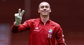 Sænskur markvörður æfir með Keflavík