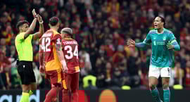 Átti Van Dijk að fá víti þegar mark Liverpool var...