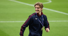 Bayern hefur áhuga á Gordon - Minteh arftaki Salah?