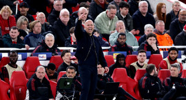 Eins og Slot hefði sturtað í sig tíu orkudrykkjum í...