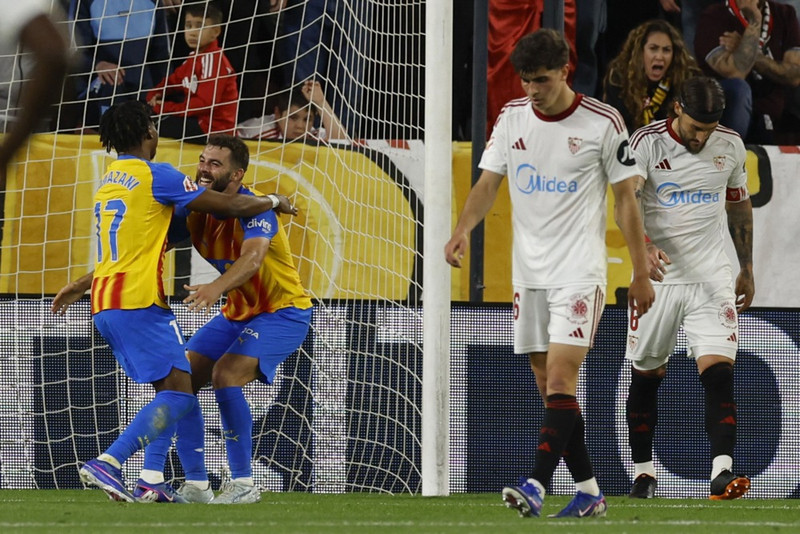 Spánn: Valencia vann í Sevilla