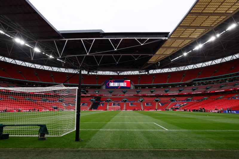 Benoný Breki byrjar á bekknum á Wembley
