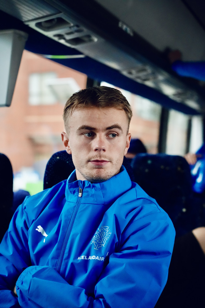 Kristall í rútunni á leið á æfingu í gær.