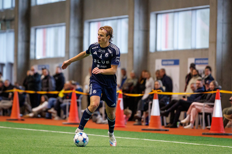 Spilað oftar í vinstri bakverði en þeim hægri.