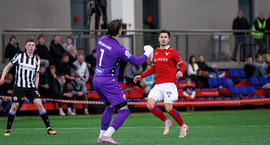 &bdquo;Áttu að lækka í góða laginu í partýinu?"