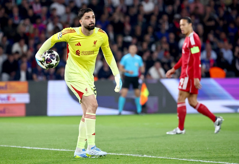 6. Giorgi Mamardashvili (Frá Valencia) - Keyptur árið 2024 en lánaður aftur til Valencia. Hann var varamarkvörður Alisson áður en Brasilíumaðurinn meiddist. Það var stórt skarð að fylla og Mamardashvili hefur ekki enn sýnt fyllilega fram á að hann sé klár í að verða framtíðarmarkvörður félagsins.