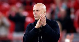 Allt bendir til að Slot verði áfram með Liverpool