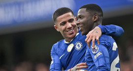 Grátbiður Chelsea um að kaupa leiðtoga í sumar -...