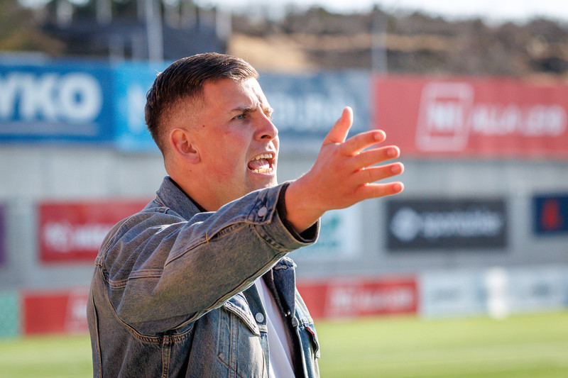 Gylfi á hliðarlínunni.