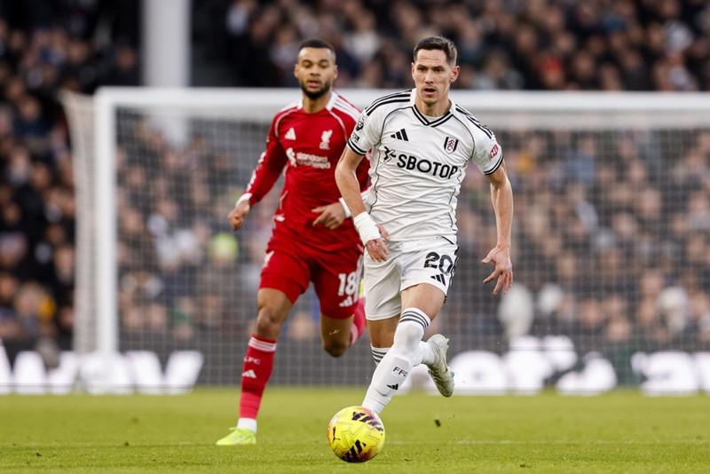 <b>Miðjumaður: Sasa Lukic (Fulham)</B> - Bestur á vellinum í 1-0 sigri gegn Aston Villa.