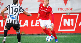 Adam að yfirgefa Val