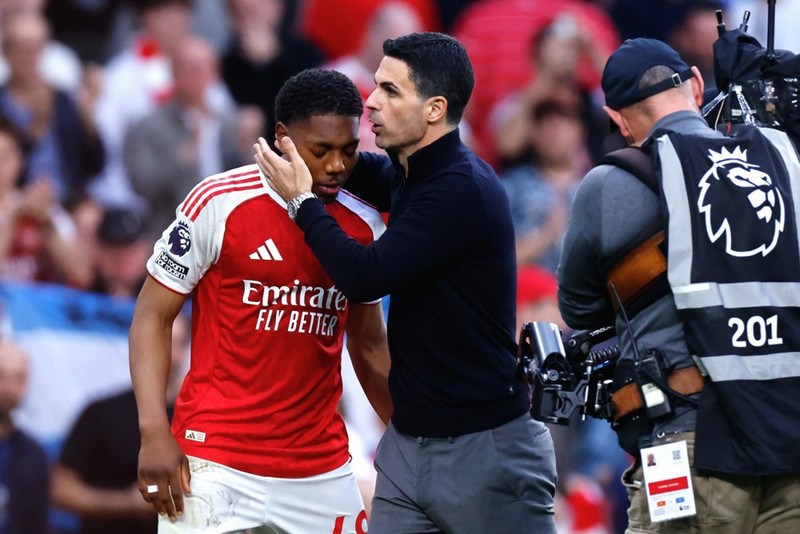 Lewis-Skelly er á miðsvæðinu hjá Arsenal