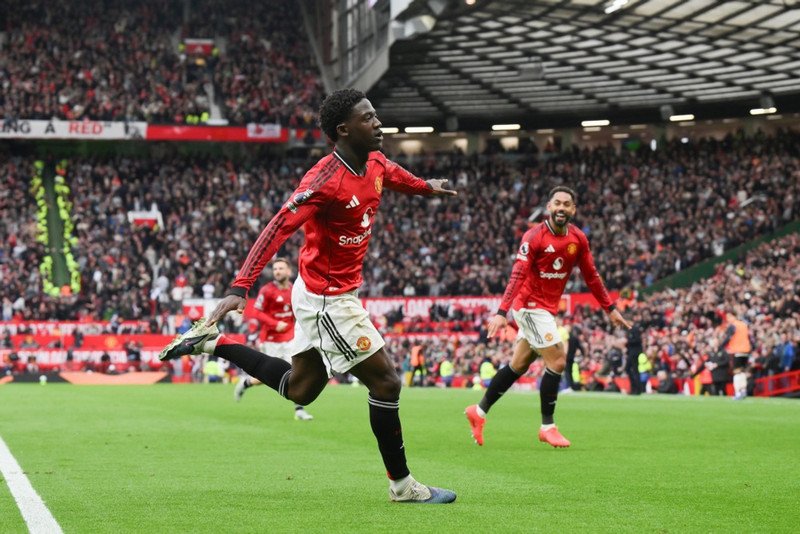 <b>12. Kobbie Mainoo (21 árs), England (Manchester United)</b> - Hluti af öflugu miðjumannaúrvali enska landsliðsins. Náði aftur fyrri hæðum hjá United eftir að Michael Carrick tók við.