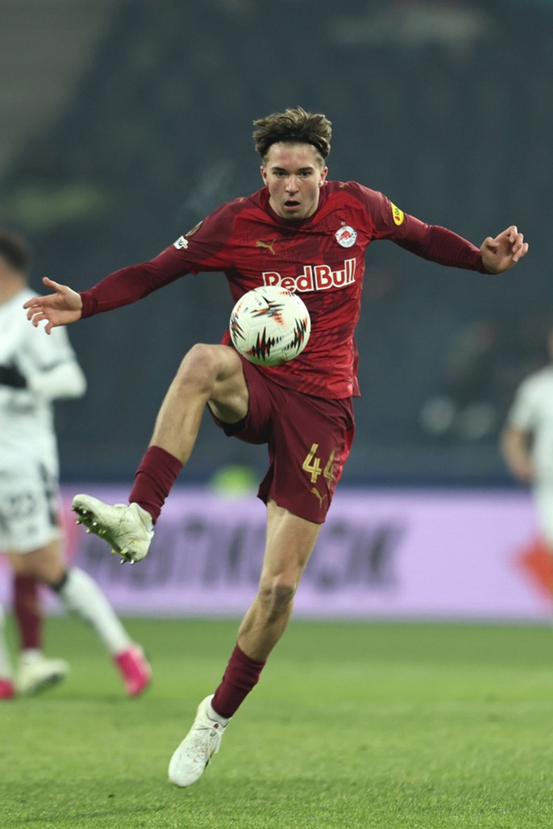 Brentford að sækja varnarmann frá Salzburg