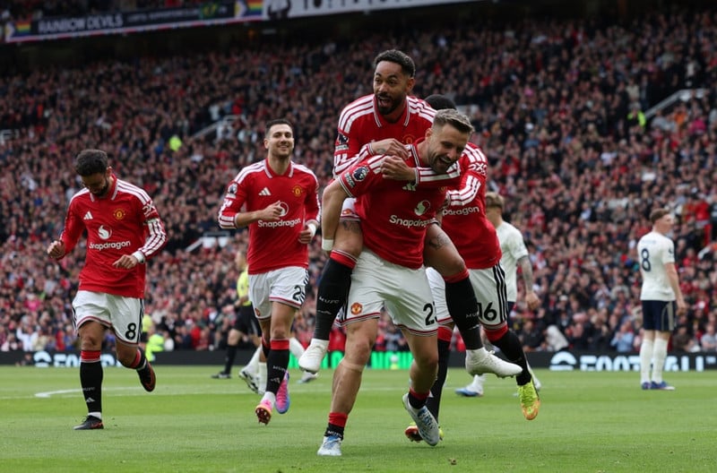 Freysi fékk já frá syninum út af leiknum gegn Man Utd