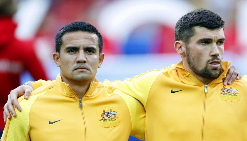 Matthew Ryan hér með áströlsku goðsögninni Tim Cahill.