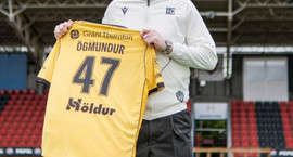 &bdquo;Mun veita Aroni Snæ nauðsynlega samkeppni um...