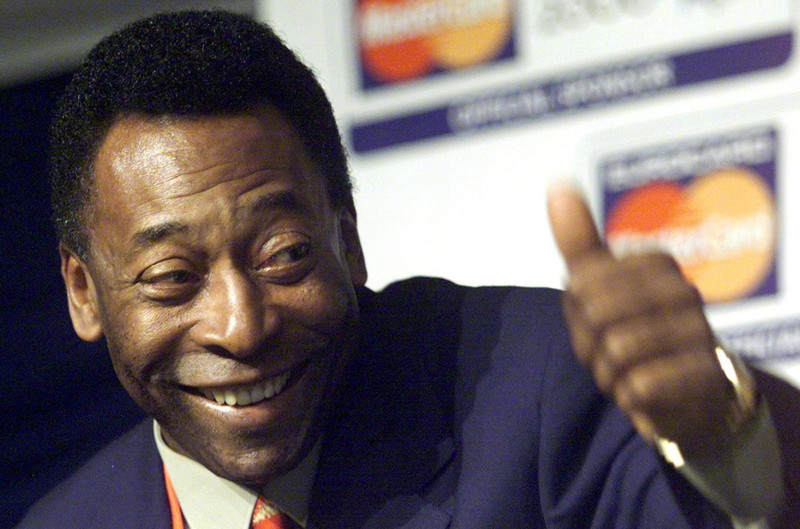 <b>1. Pele, Brasilía, heimsmeistari 1958, 1962 og 1970</b> - Sá eini sem hefur þrívegis unnið HM. Skaust 17 ára fram á sjónvarsviðið 1958 þegar hann skoraði þrennu gegn Frökkum í undanúrslitum og tvö gegn Svíum í úrslitum. Var hluti af liðinu sem vann fjórum árum síðar en spilaði ekki mikið vegna meiðsla. Var í banastuði 1970 og skoraði eitt og lagði upp tvö í 4-1 sigri á Ítalíu í úrslitaleik.