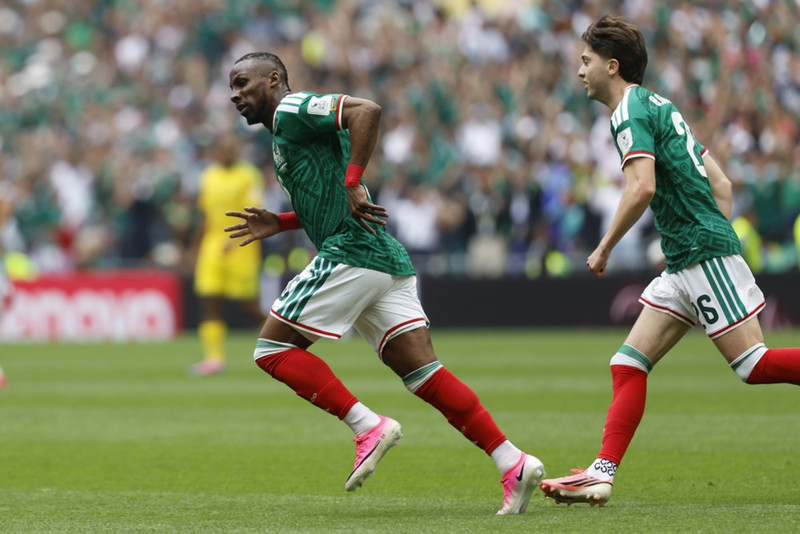 Englandi stafar mikil ógn af óvæntri hetju Mexíkó