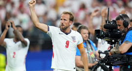 Kane skrifar undir nýjan samning við Bayern - City...