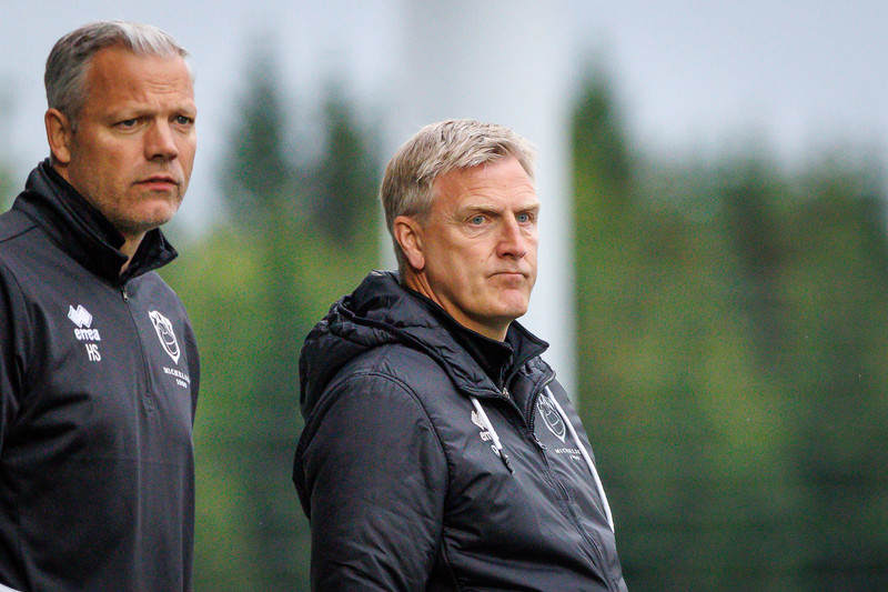 Helgi Sigurðsson stýrir Fram frá hliðarlínunni í kvöld en Rúnar Kristinsson er í banni.