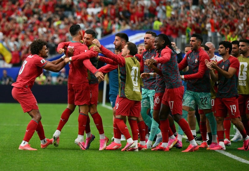 Cristiano Ronaldo fagnar markinu