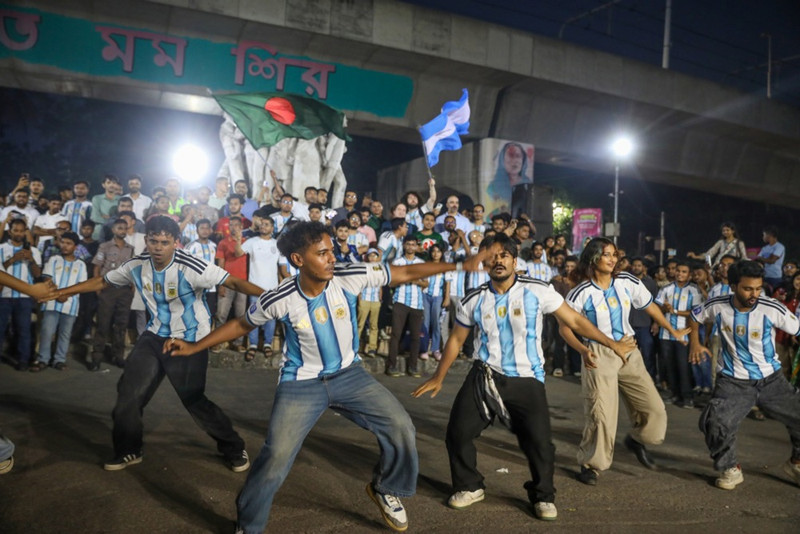 Aðdáendur Lionel Messi í Bangladess fagna afmælinu.