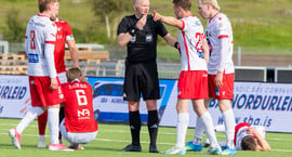Segir að dæma megi mark og rautt en tækling Bjarna...