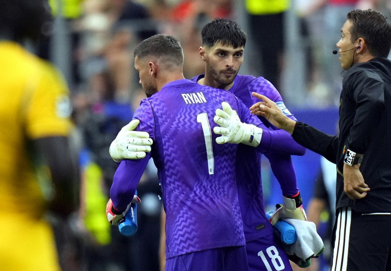 Mathew Ryan var settur í mark Ástralíu í lok framlengingar í stað Patrick Beach. Ryan varði hinsvegar ekki spyrnu í vítakeppninni.