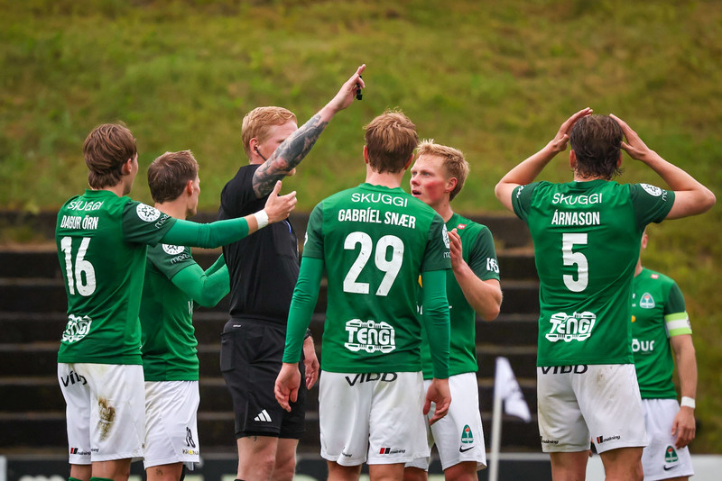 Gunnar Freyr Róbertsson dæmir leikinn.