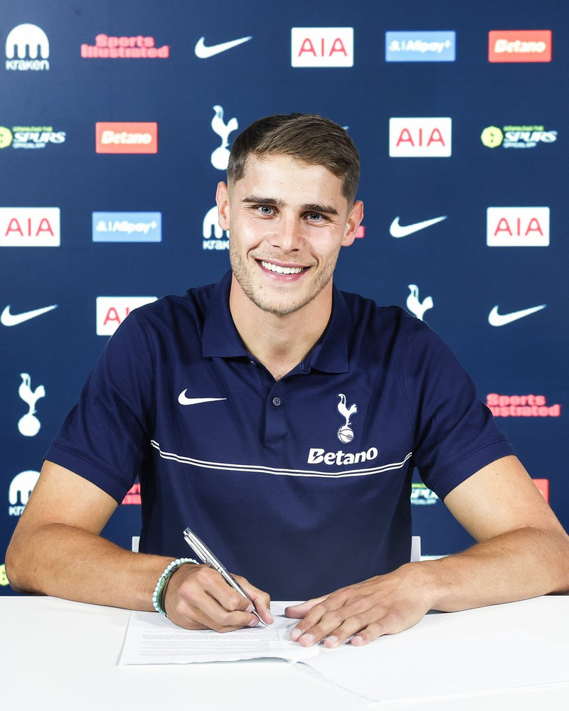 Ven de Ven framlengir við Tottenham (Staðfest)