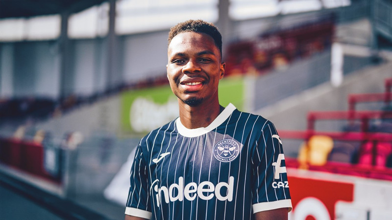 Mamadou Sangare kom til Brentford.