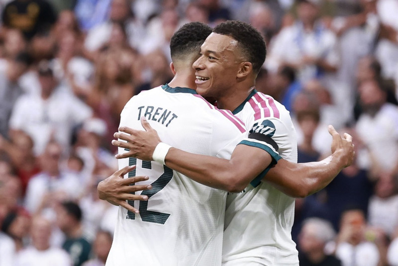 Trent og Mbappe fagna